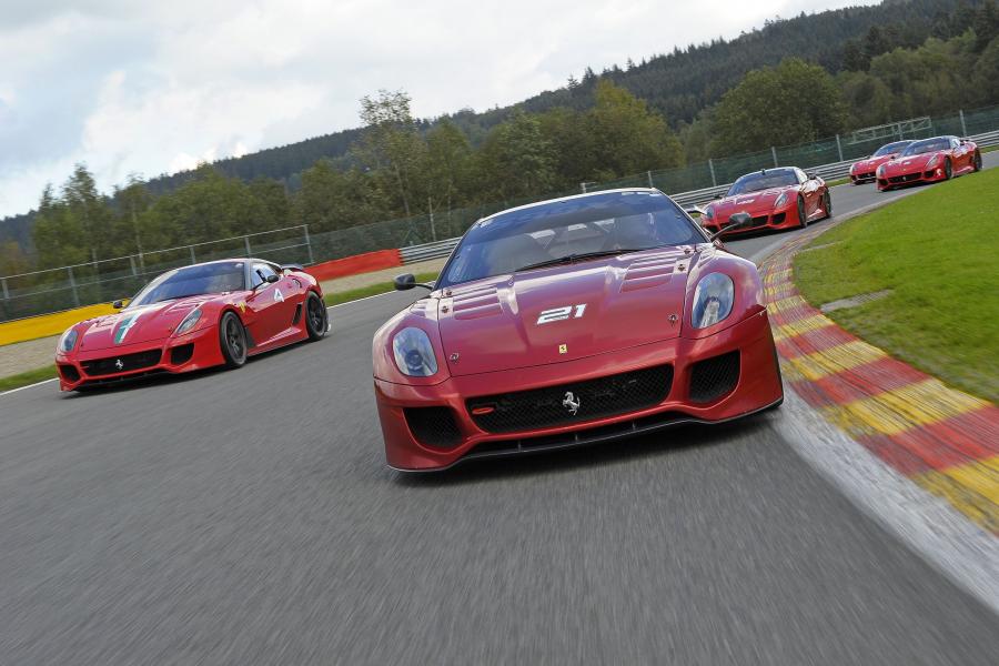  Ferrari 599XX 2011 года  (фото 3 из 8)